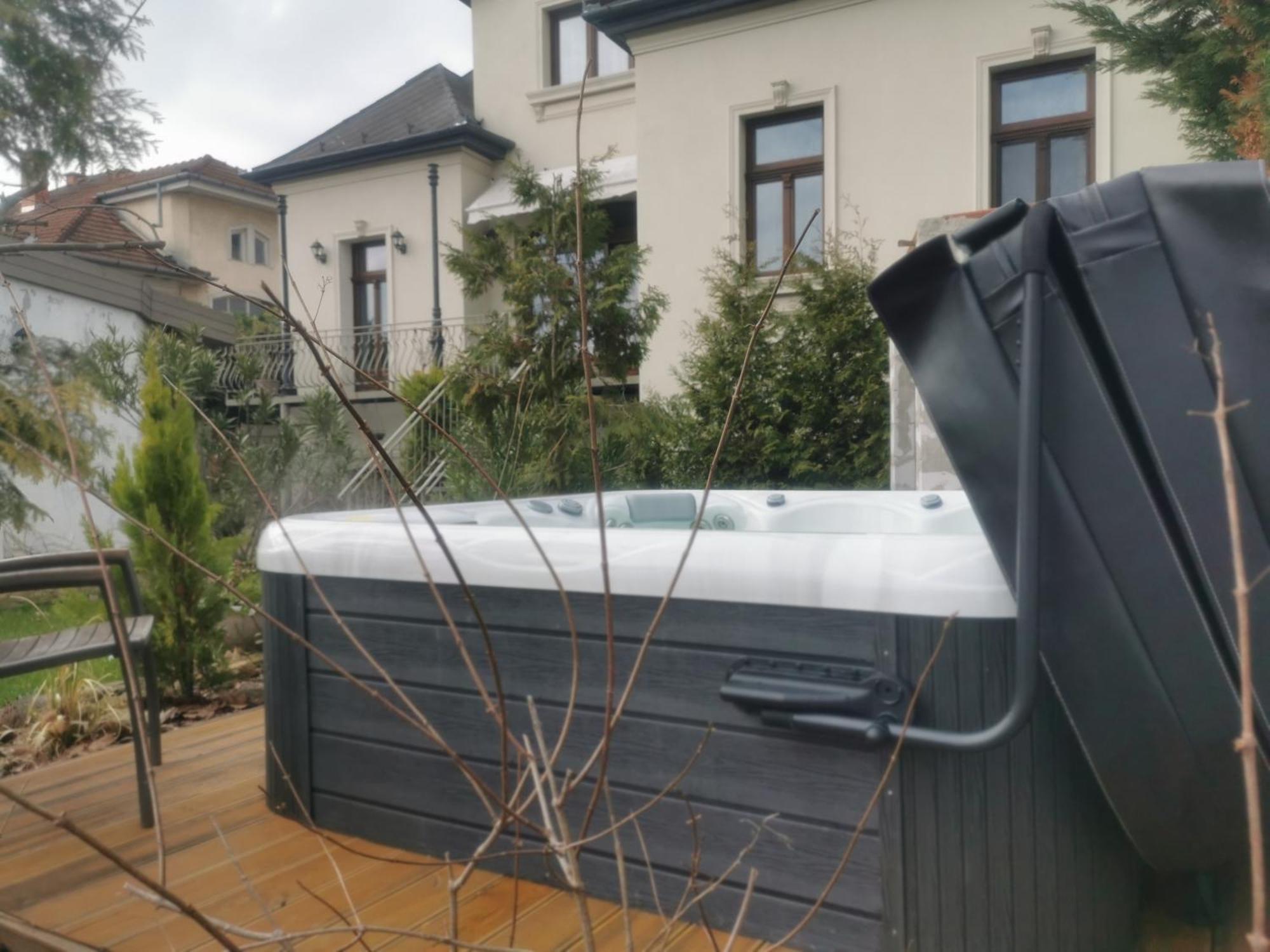 Kuria Apartman With Private Jacuzzi And Pool Budapest Exteriör bild