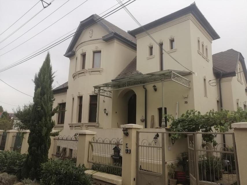 Kuria Apartman With Private Jacuzzi And Pool Budapest Exteriör bild