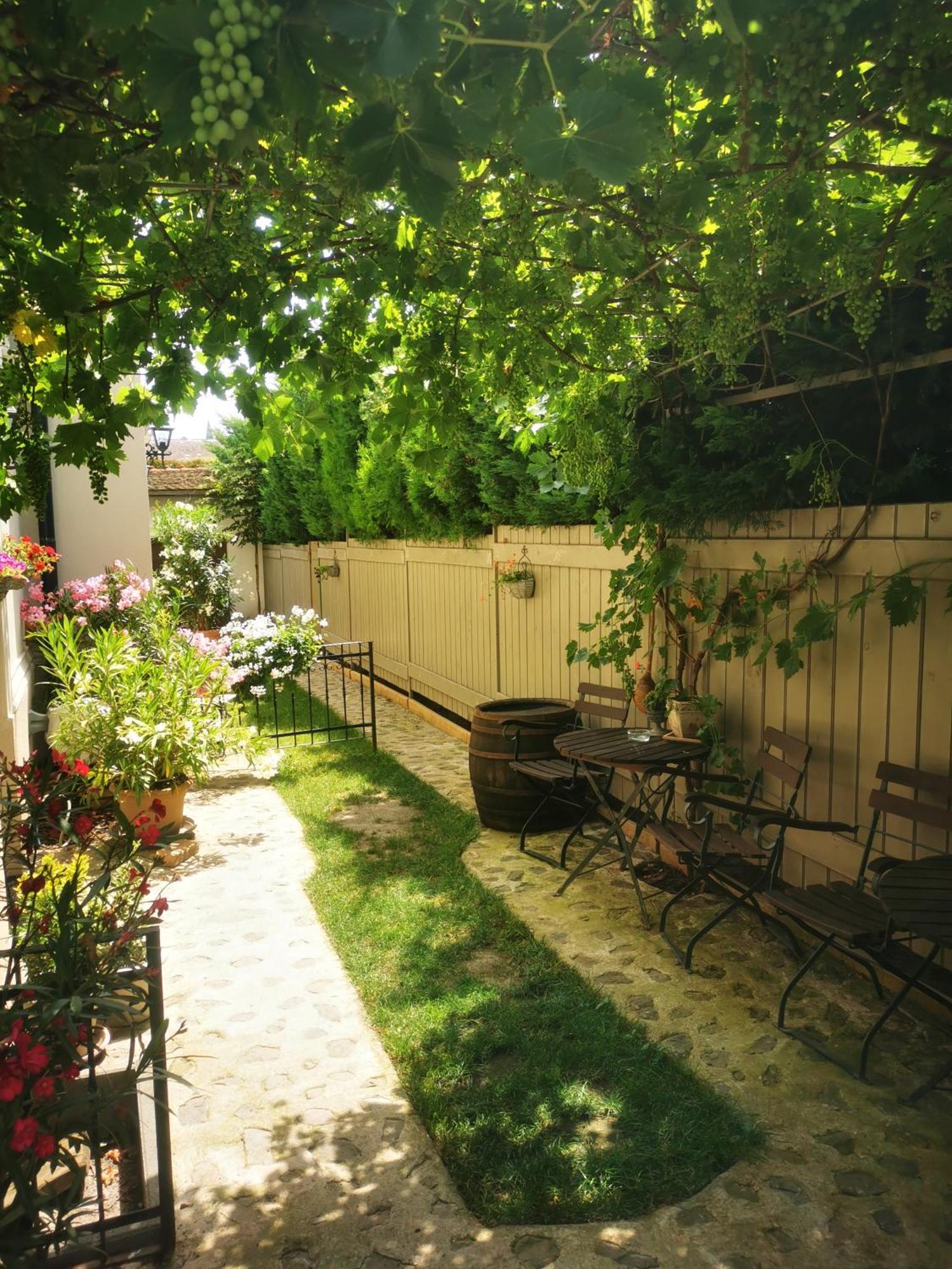 Kuria Apartman With Private Jacuzzi And Pool Budapest Exteriör bild