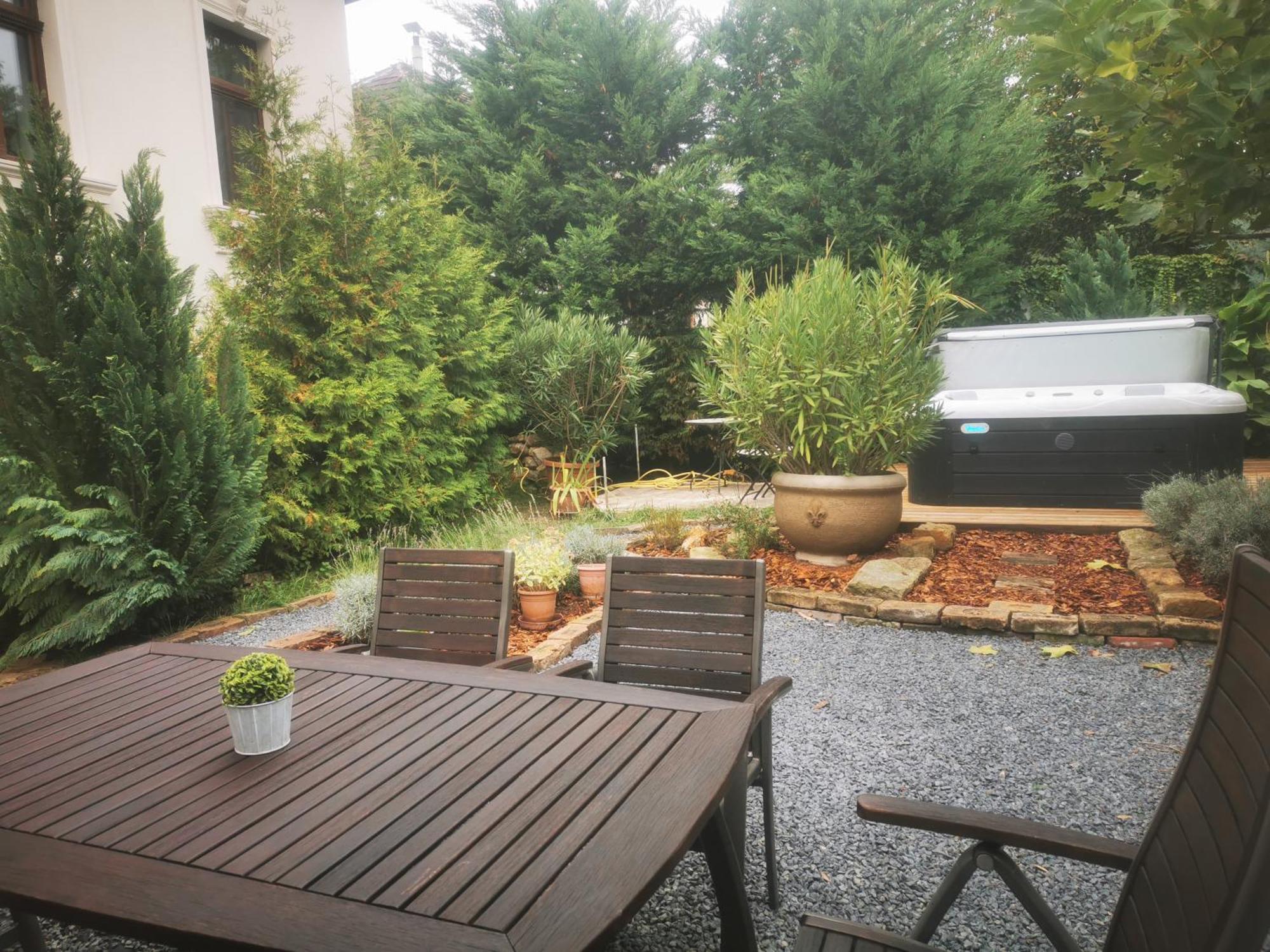Kuria Apartman With Private Jacuzzi And Pool Budapest Exteriör bild