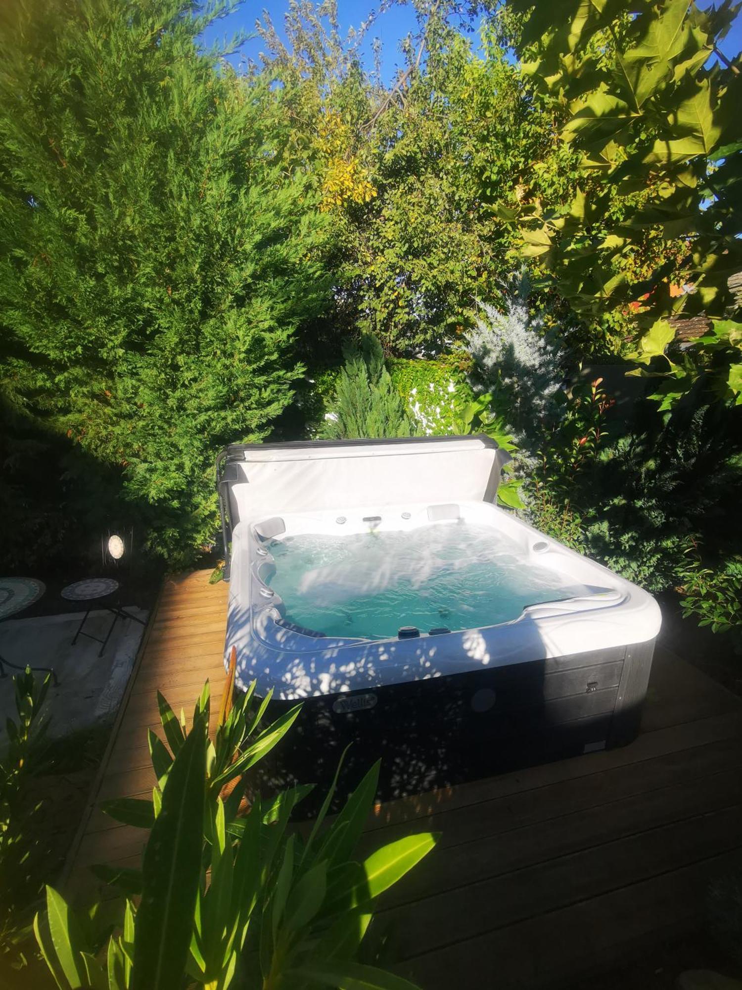 Kuria Apartman With Private Jacuzzi And Pool Budapest Exteriör bild