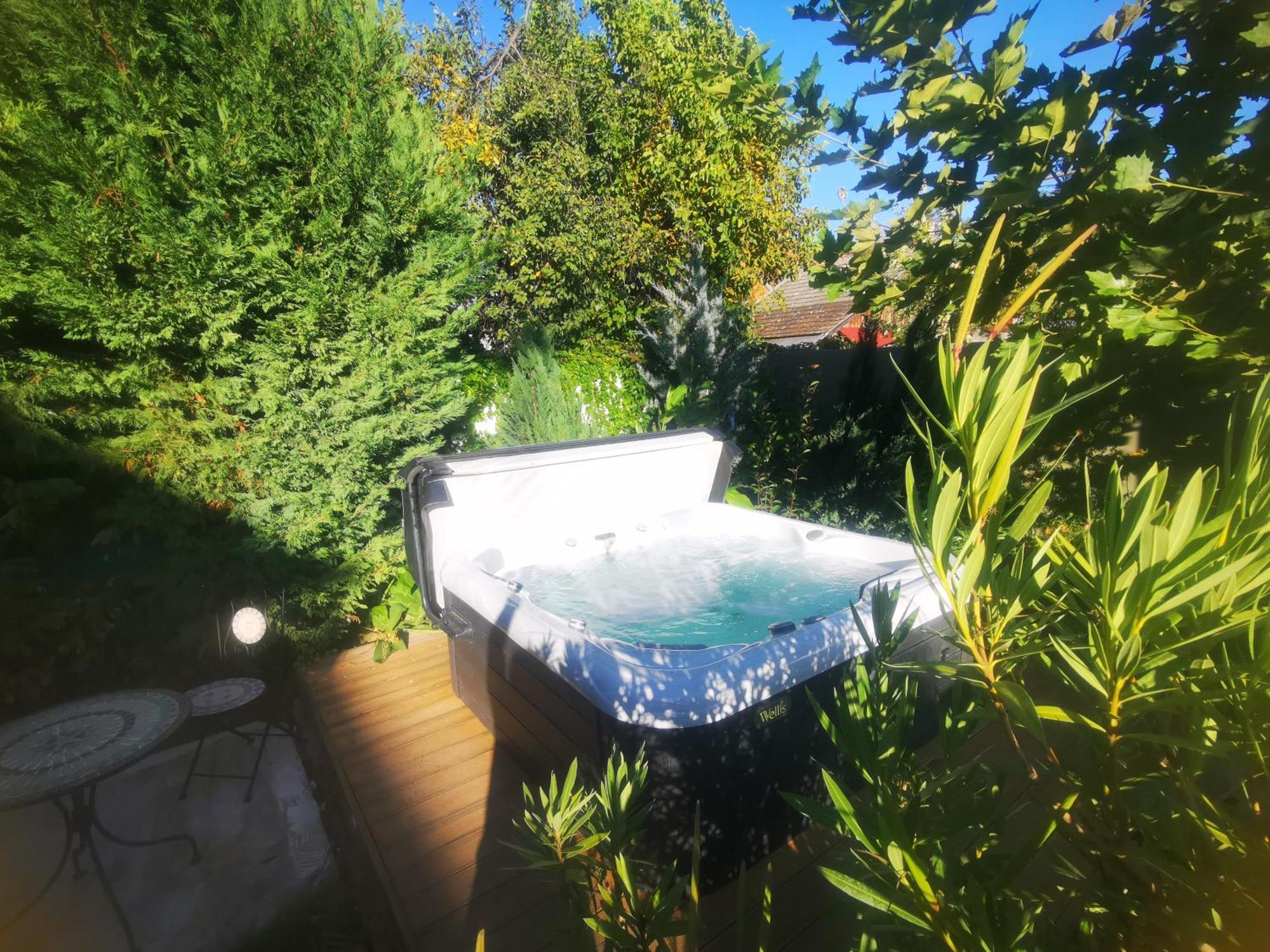 Kuria Apartman With Private Jacuzzi And Pool Budapest Exteriör bild